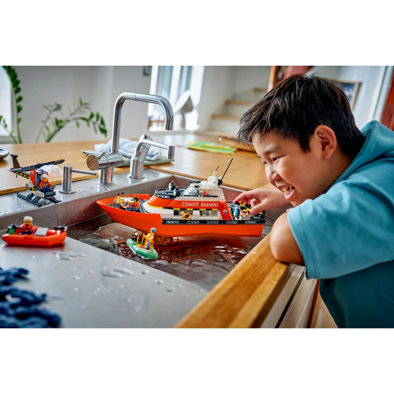 LEGO 60504 Coast Guard Rescue Boat and Helicopter - City - Image 7