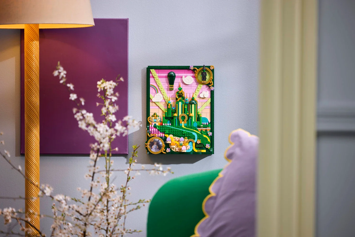 LEGO 75685 Emerald City Wall Art - Wicked - Image 4