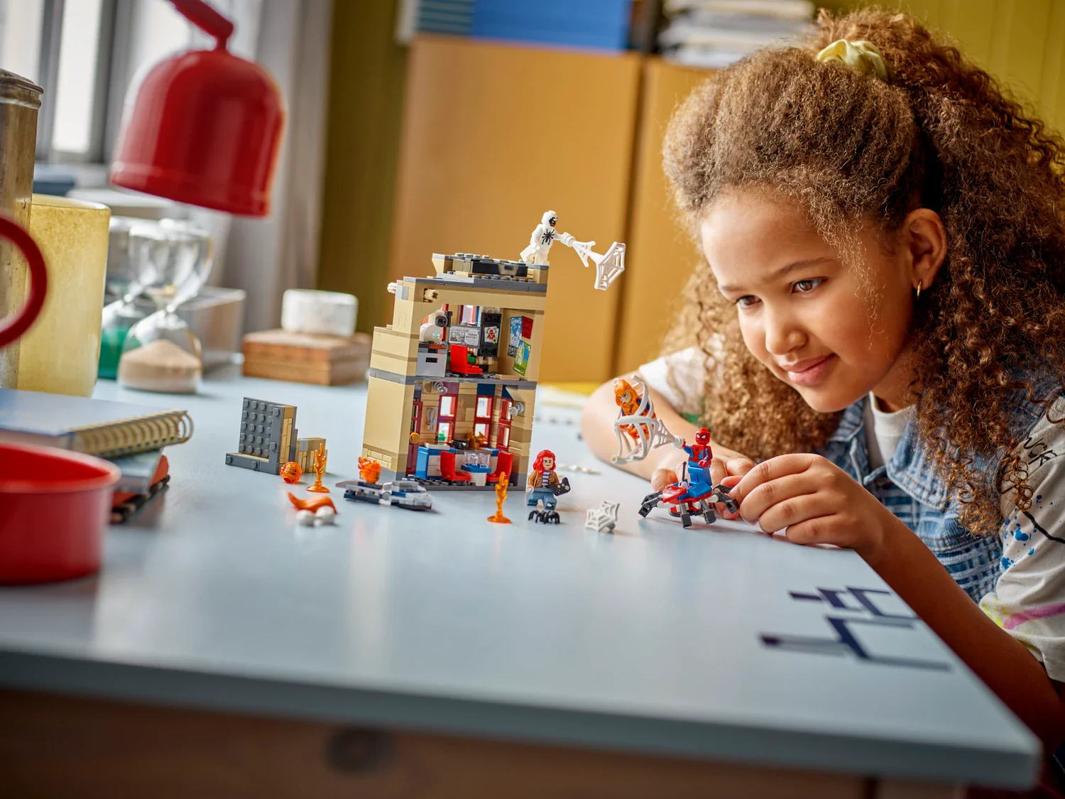 LEGO 76317 Peter Parker’s Apartment - Marvel Super Heroes - Image 5