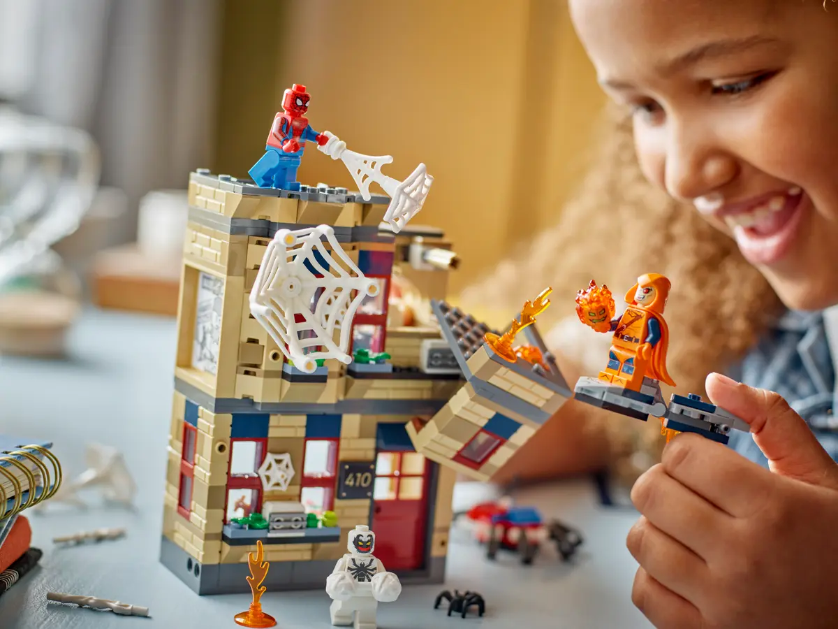 LEGO 76317 Peter Parker’s Apartment - Marvel Super Heroes - Image 8