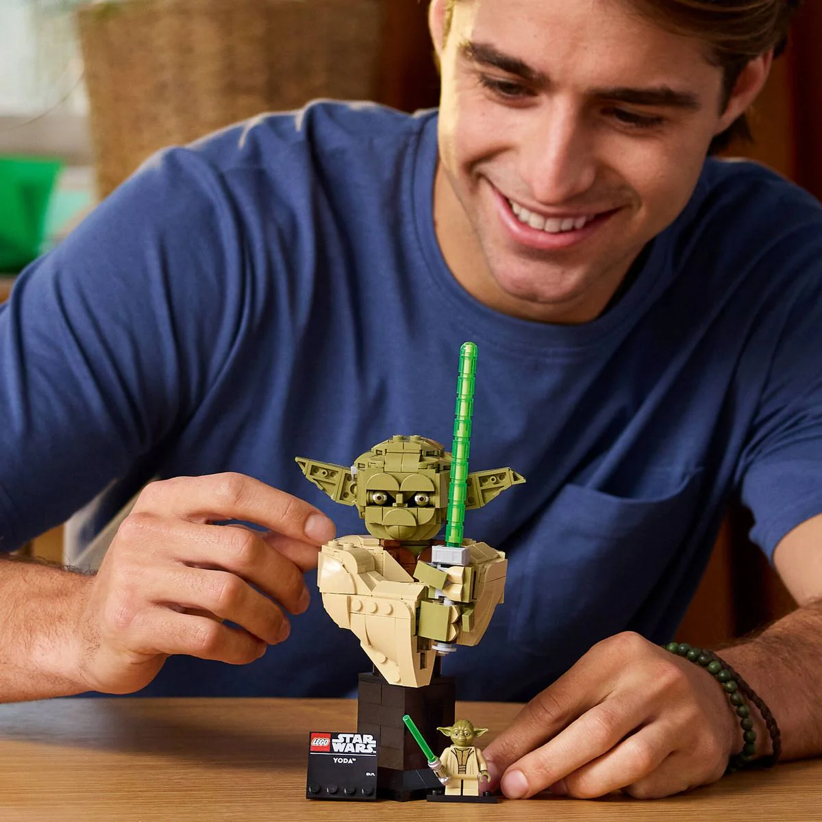 Lego Yoda (TM) Bust - Image 5