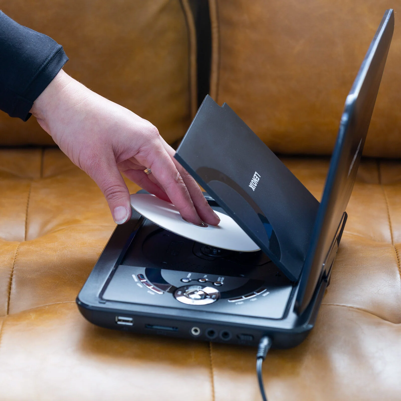 Lenoxx 10.1" Portable DVD Player with 270-Degrees Swivel-Screen & Rechargeable - Image 4