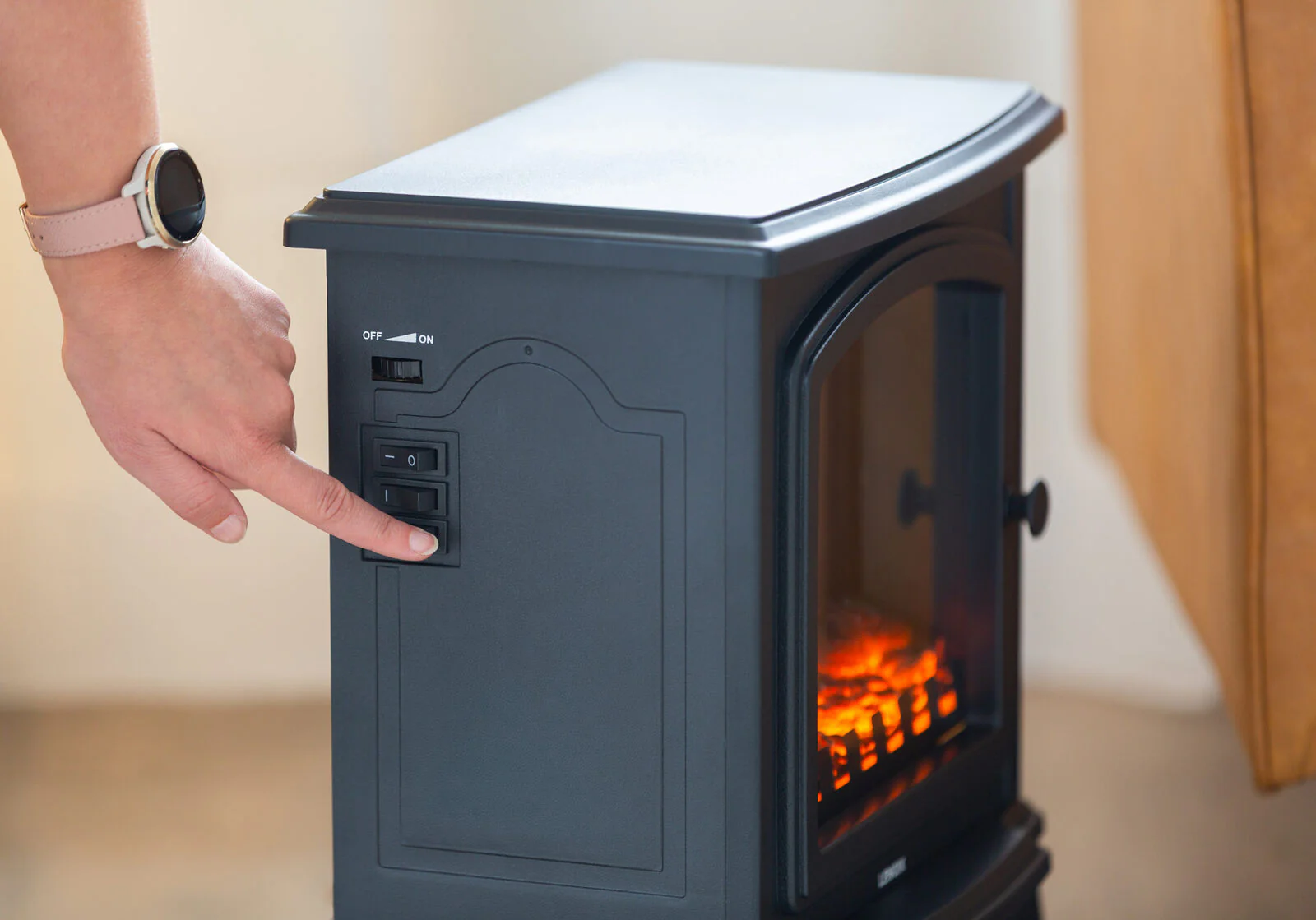 Lenoxx Electric 1000W to 2000W Fireplace Heater with Realistic Log Flame Display - Image 5