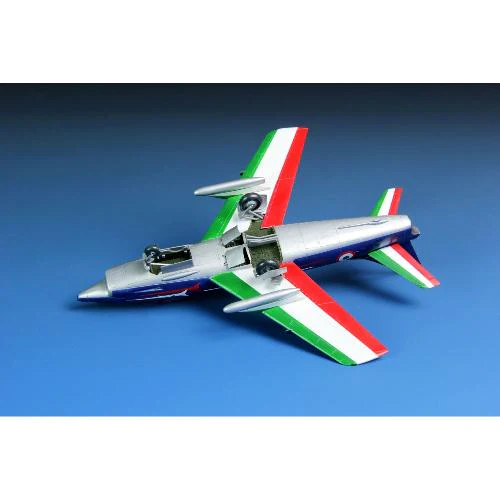 Meng 1/72 G.91R Light Fighter-Bomber Without Badge of FRECCE Tricolori - Image 4