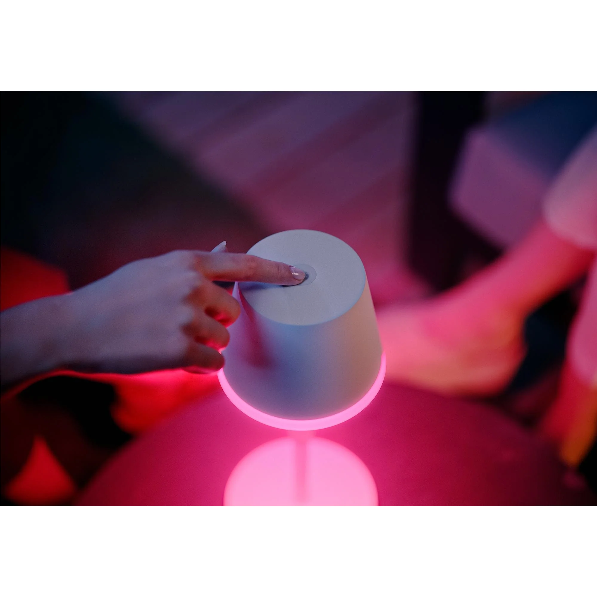 Philips Hue Go Portable Table Lamp - Image 5