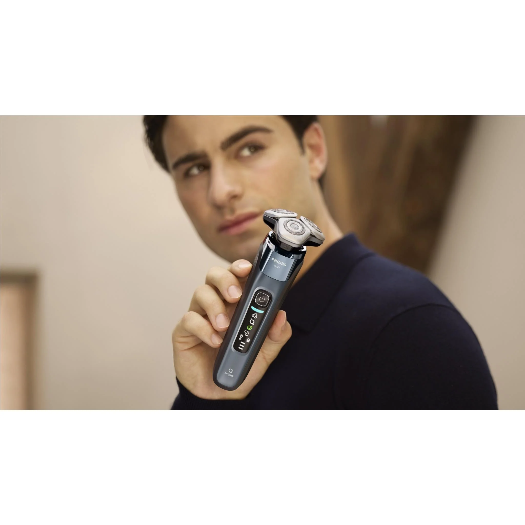 Philips Series i9000 Electric Shaver - Image 11