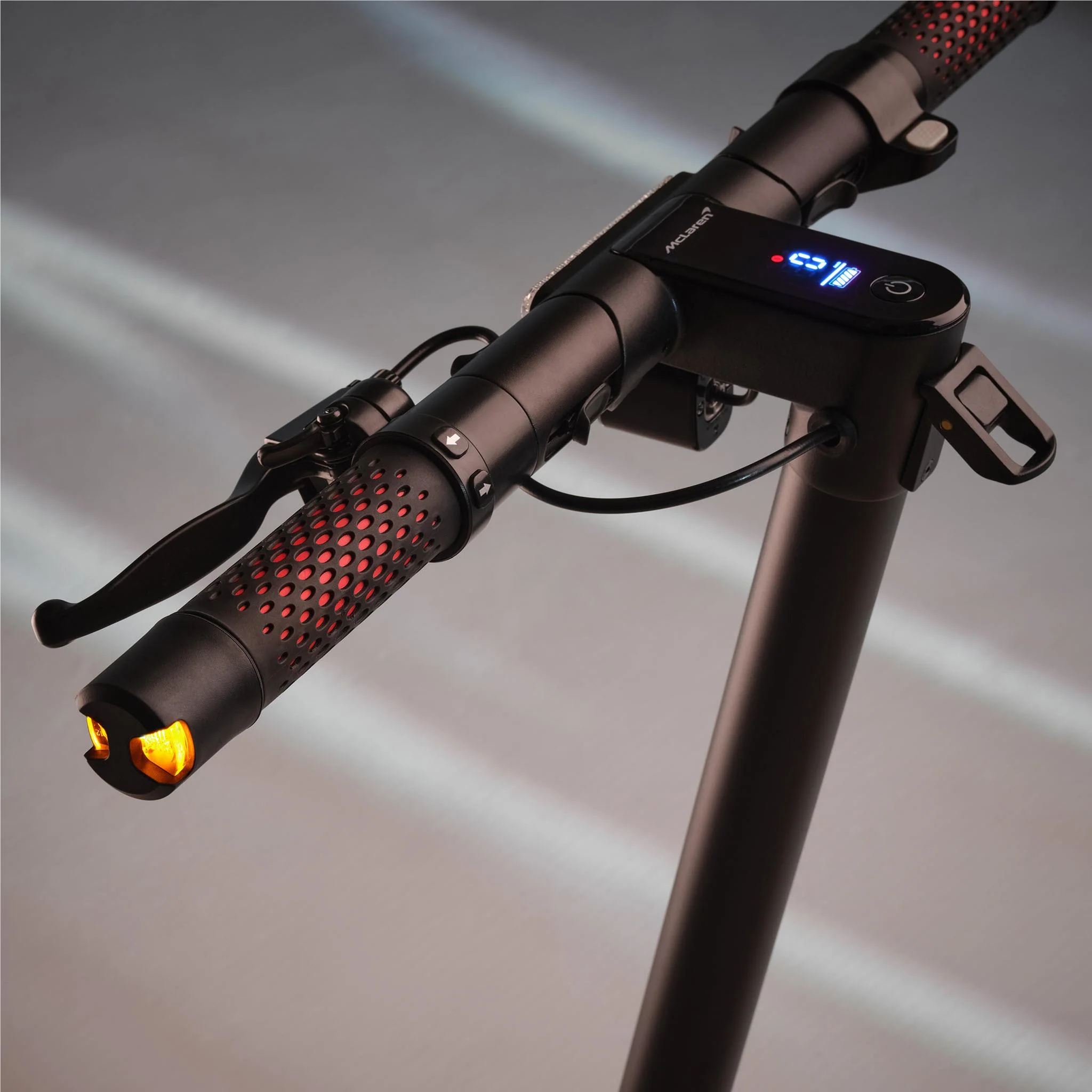 Pure Escape+  900W Electric Scooter (Black) - Image 5