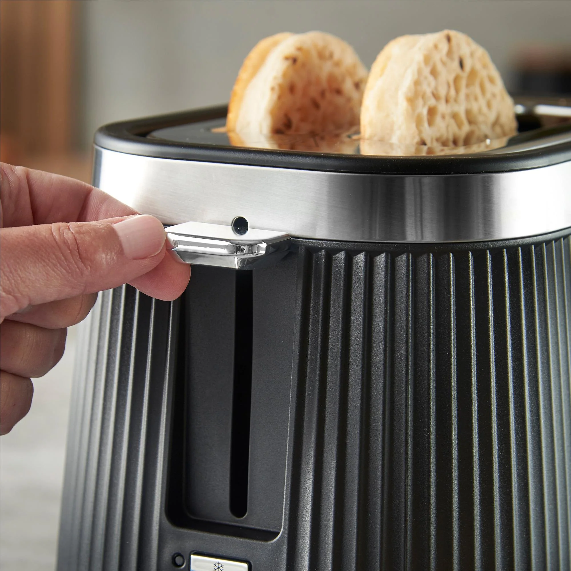 Russell Hobbs Bronte 2 Slice Toaster (Black) - Image 3