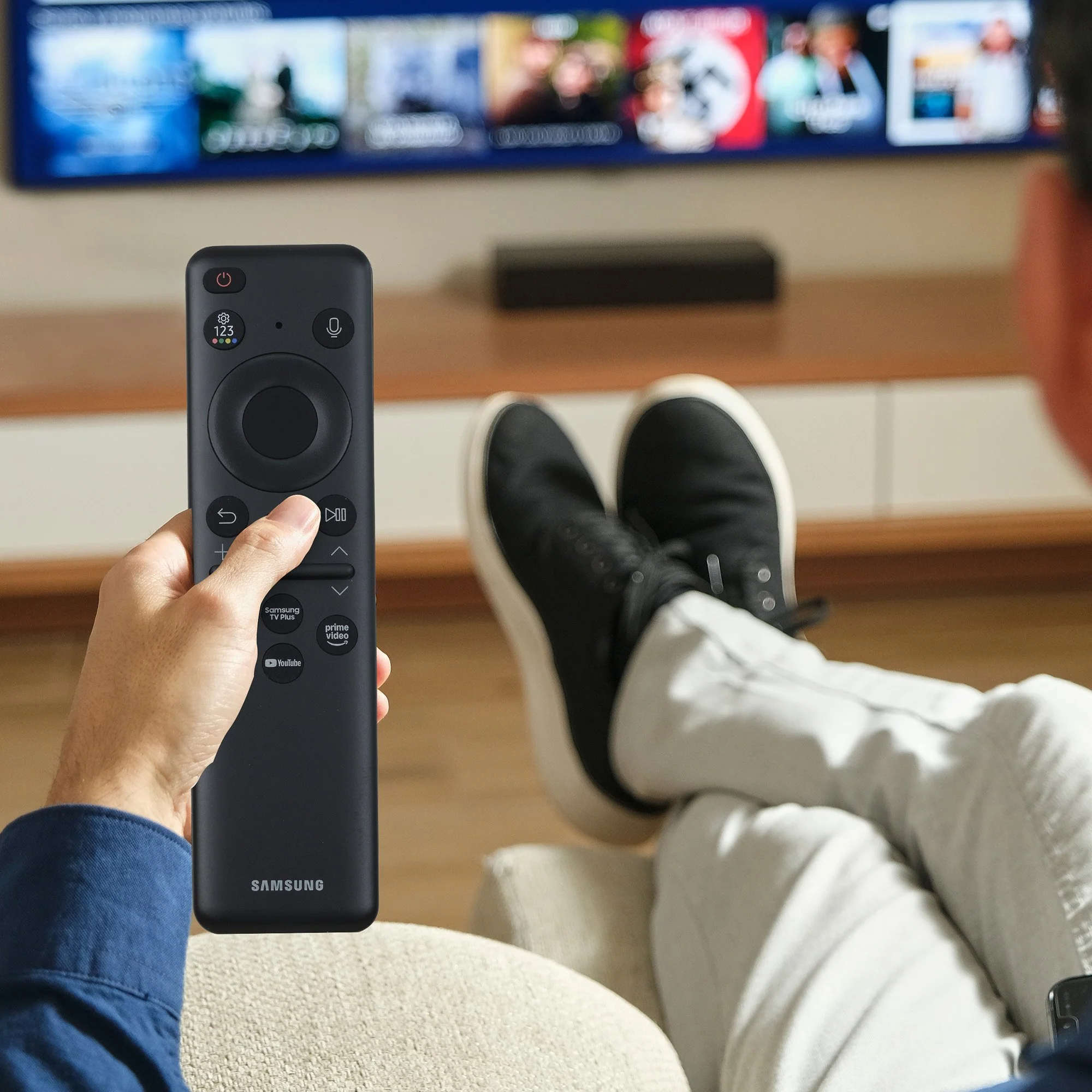 Samsung Solar Powered Smart TV Remote Control Voice Function BN59-01500M - Image 4