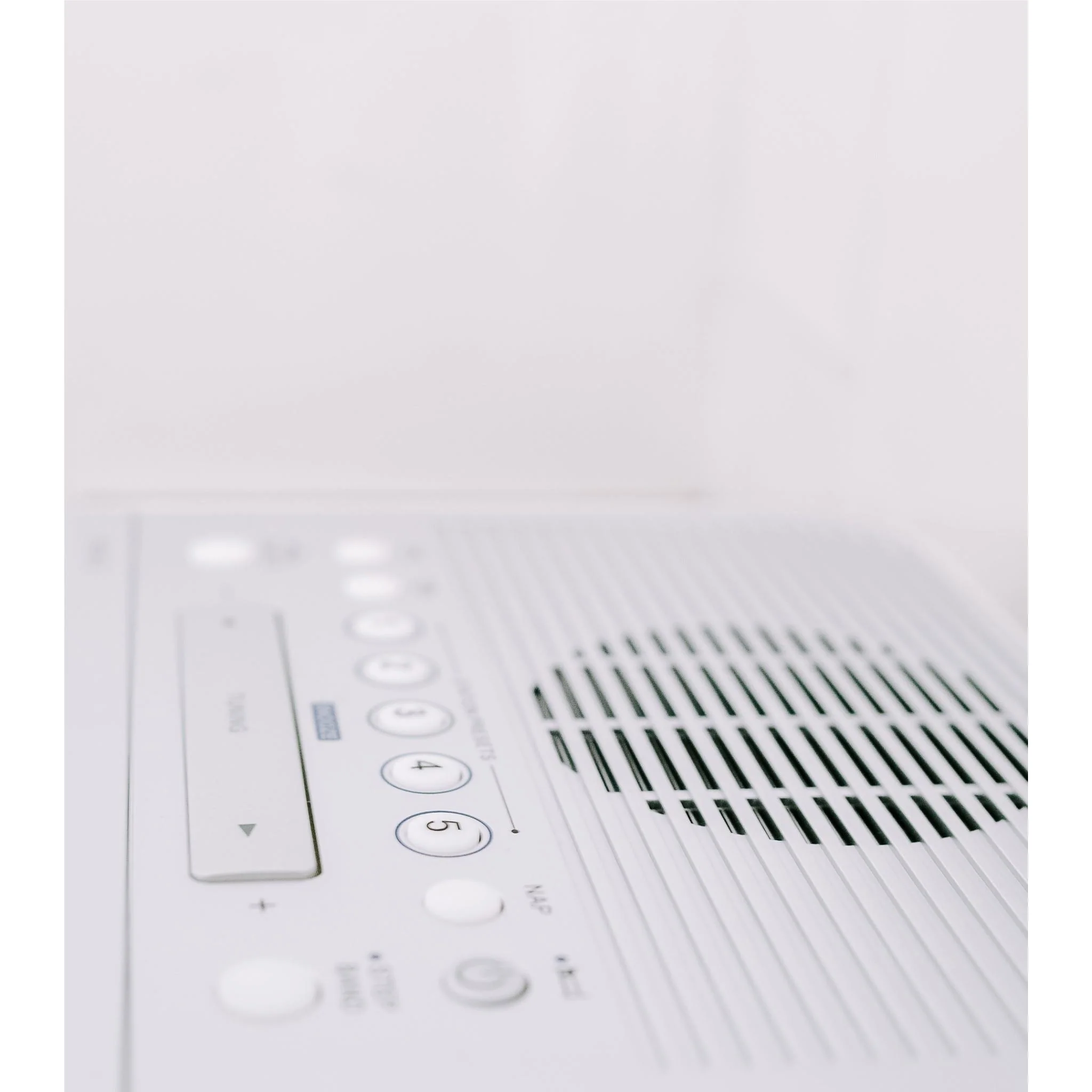Sangean RCR-5 AM/FM Clock Radio (White) - Image 7