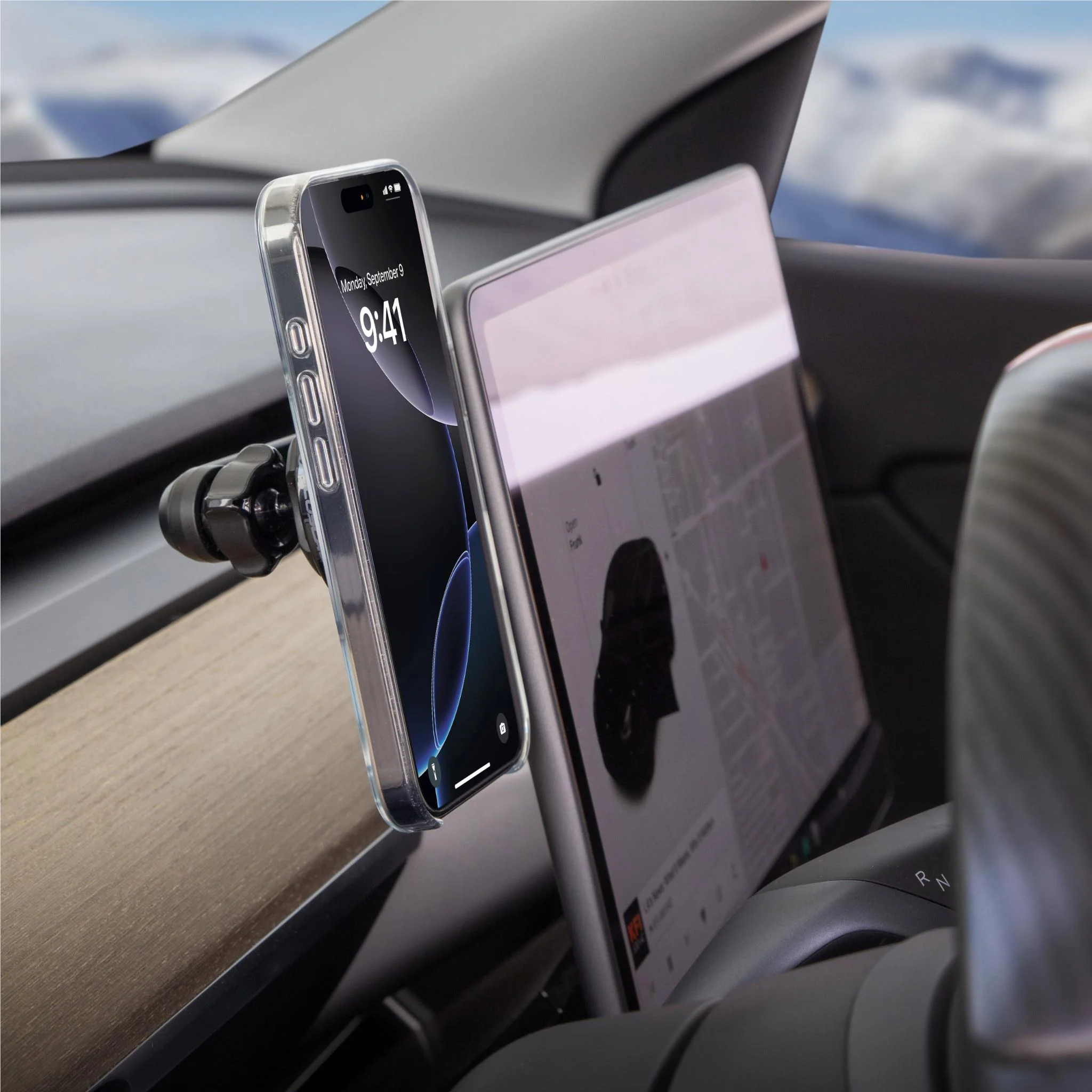 Scoshce MagicMount Pro Wireless 5-in-1 25W Qi2 Car Charging Mount - Image 11