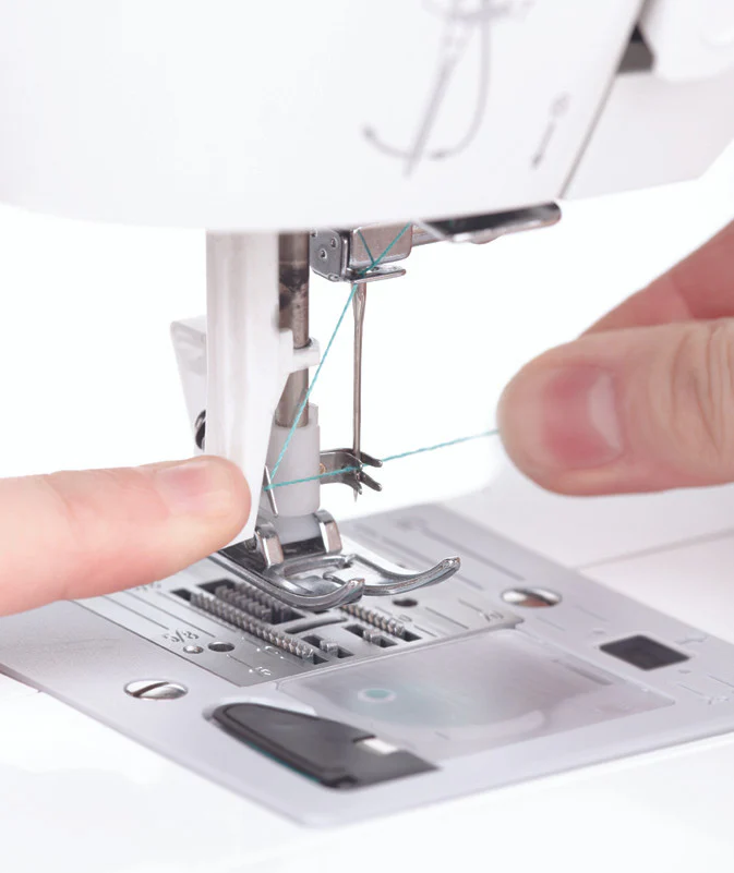 SINGER Fashion Mate 3333 Beginner Sewing Machine - Image 3