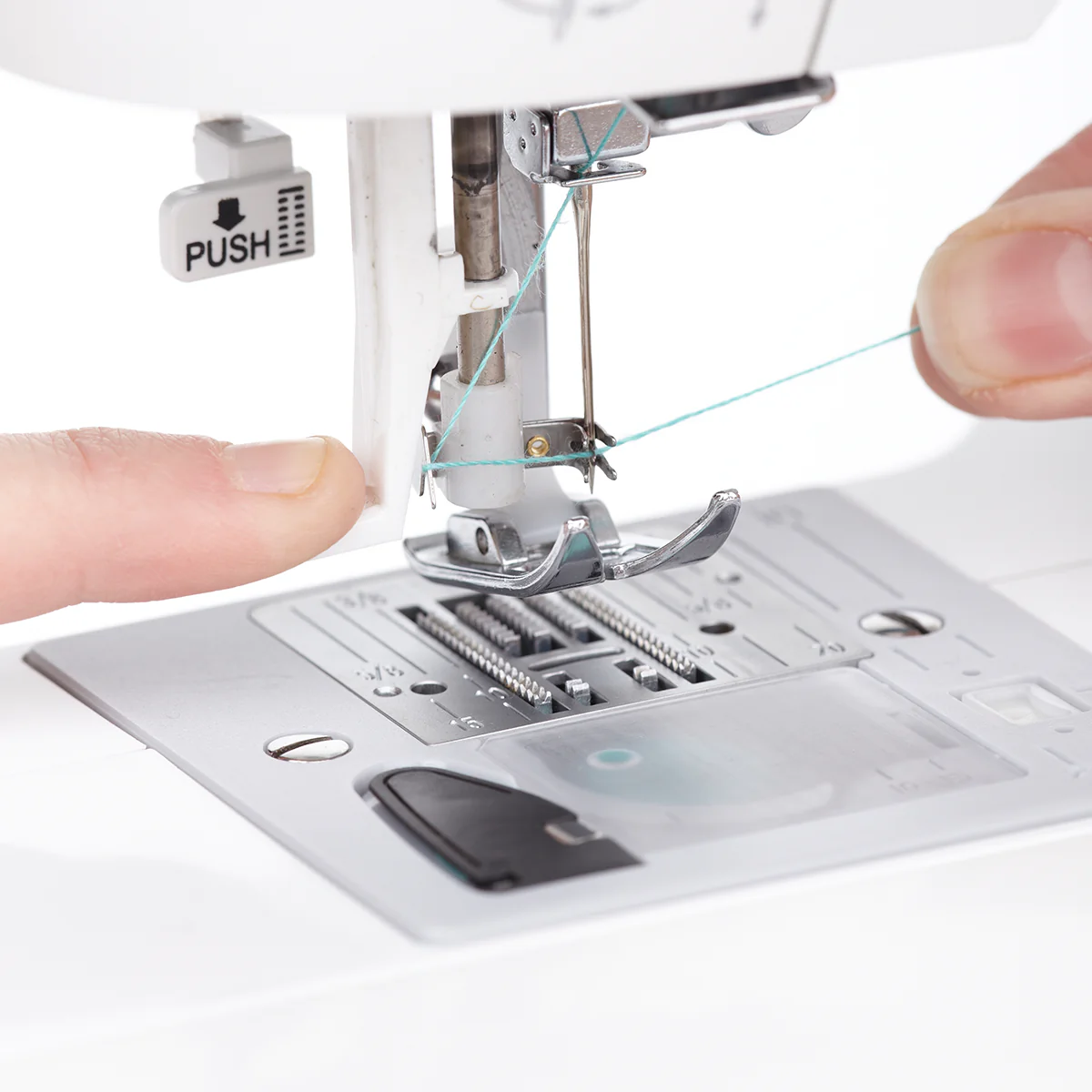 SINGER Fashion Mate 3337 Beginner Sewing Machine - Image 2