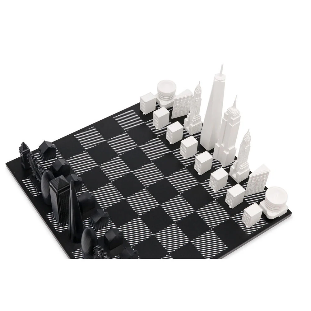 Skyline Chess 33pc Set London v New York with Wooden Board (Black/Grey) - Image 2