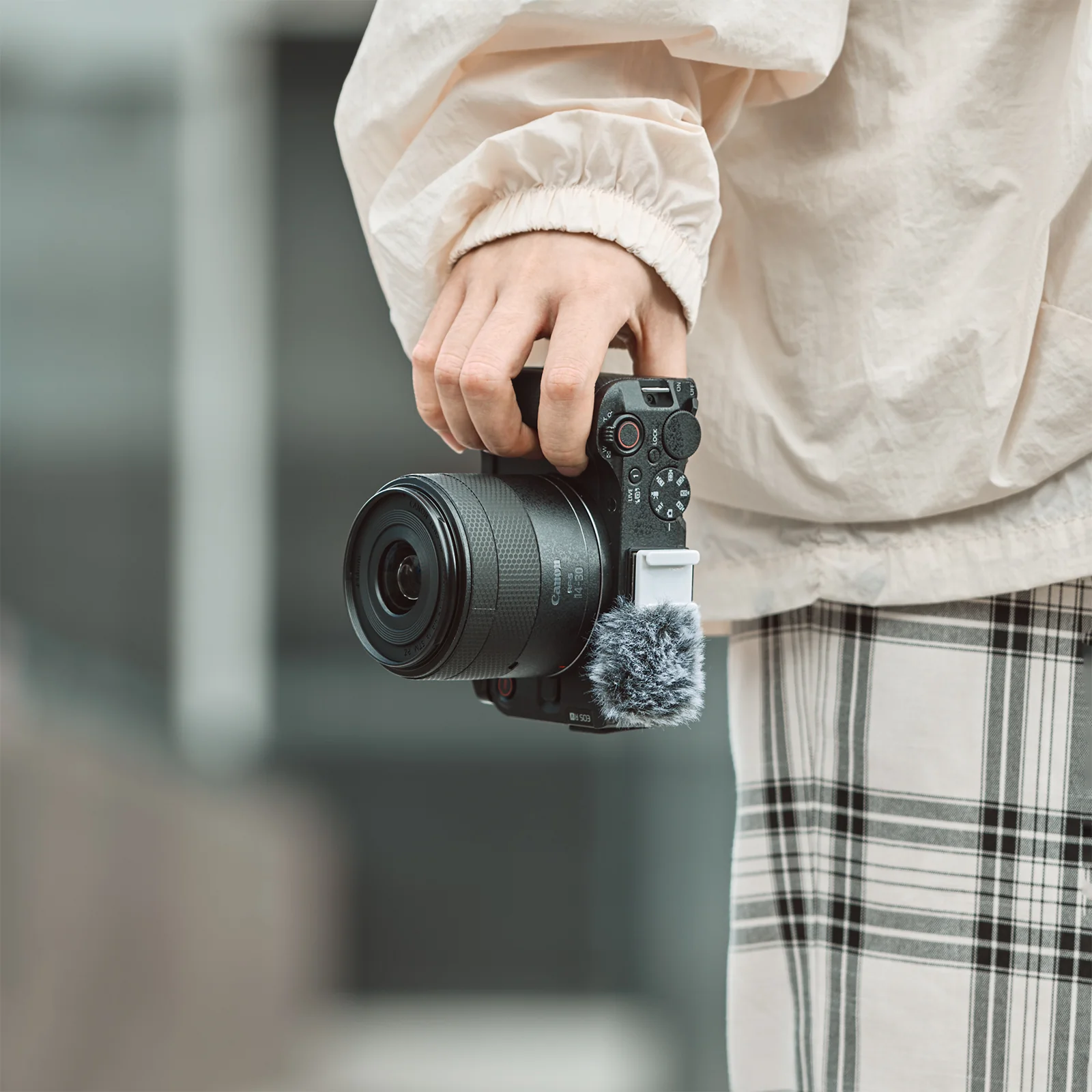SmallRig L-Shaped Mount Plate with Handle for Canon EOS R50 V (Black) 5429 - Image 6
