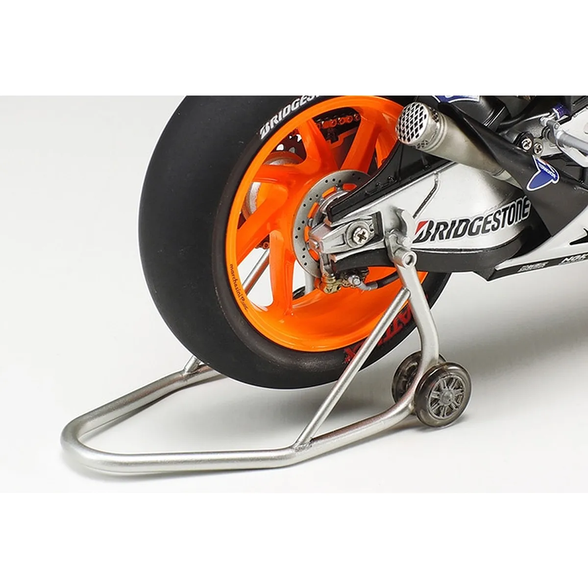 Tamiya 1/12 Repsol Honda RC212V 14 Motorcycle Scaled Plastic Model Kit - Image 9