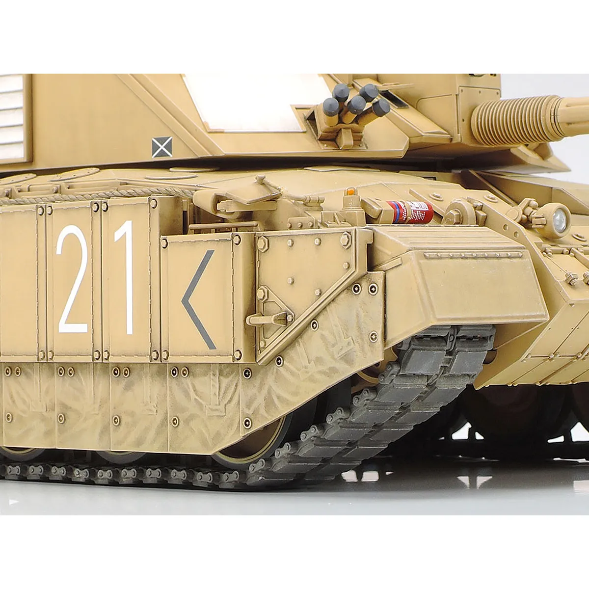 Tamiya 1/35 British Challenger 2 Tank Model Kit - Image 3