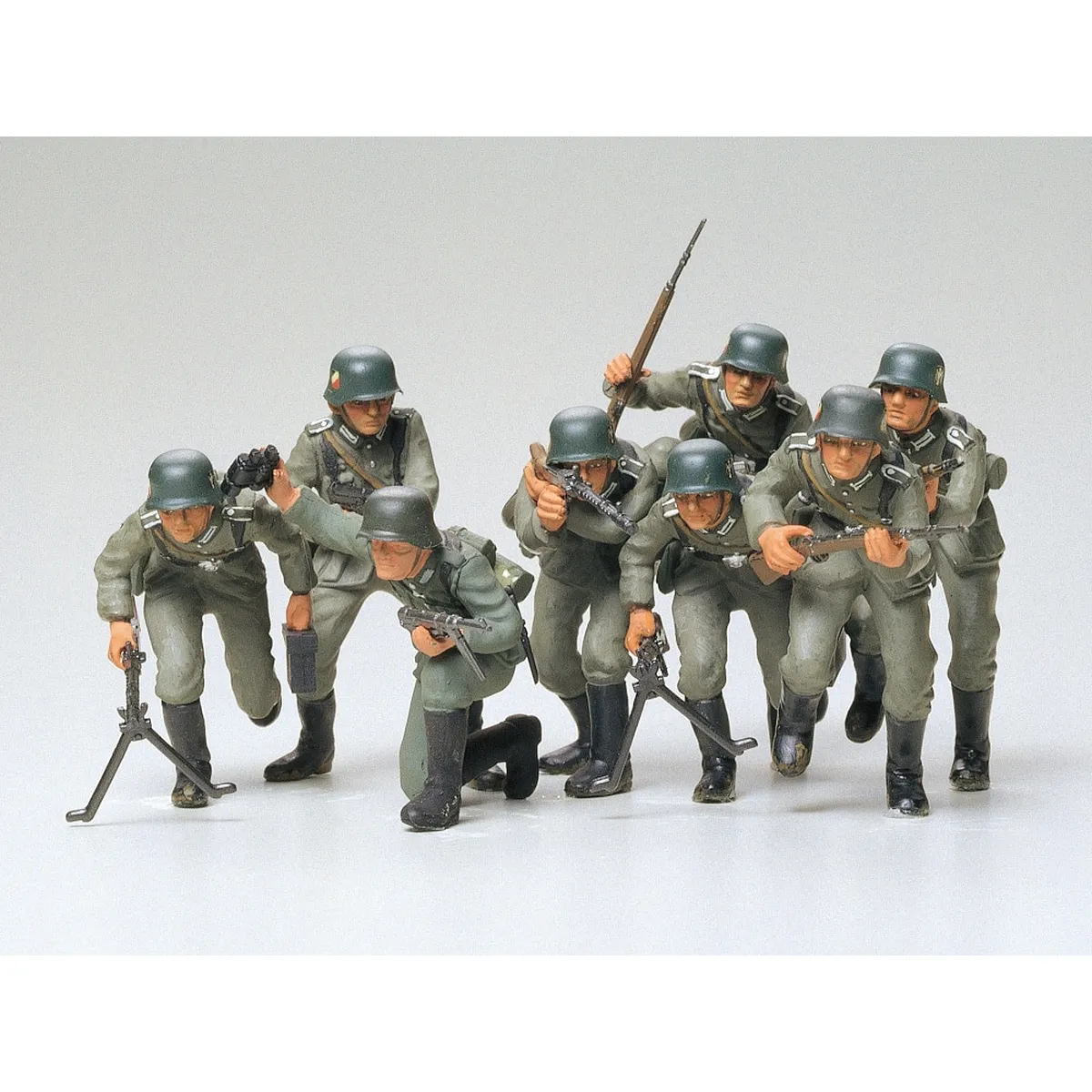 Tamiya 1/35 German WWII Assault Infantry Troops Set Scaled Plastic Model Kit - Image 2