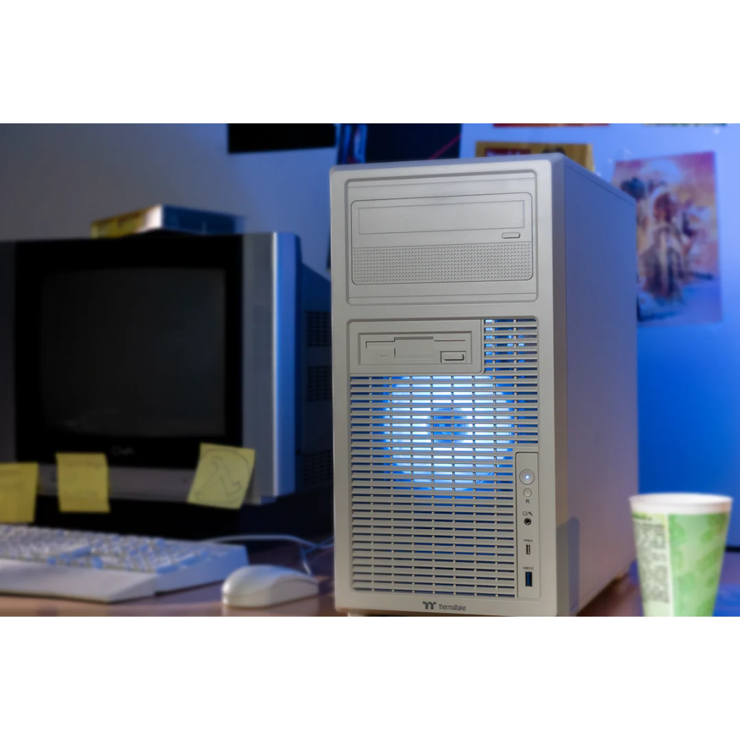 Thermaltake Retro Gaming Desktop PC (Intel 14400F/ RTX 5060 / 32GB RAM) - Image 5