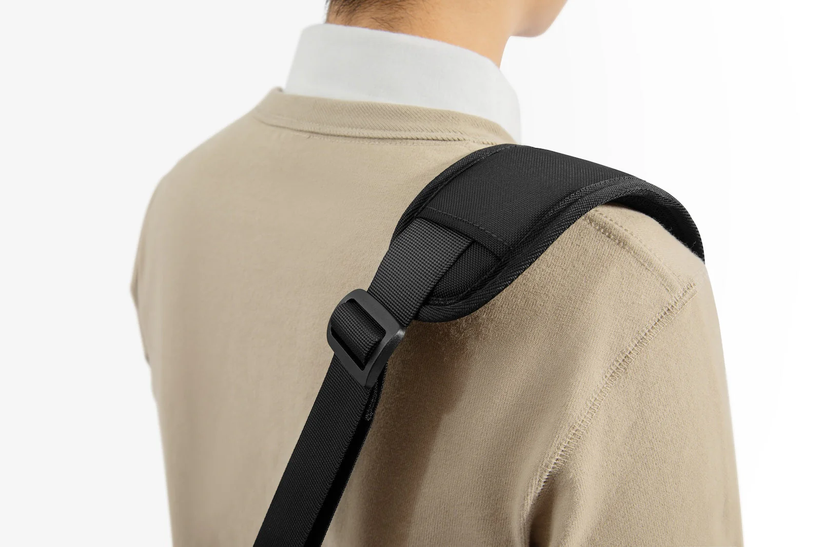 tomtoc Defender 16" A42 Laptop Shoulder Bag (Black) - Image 9